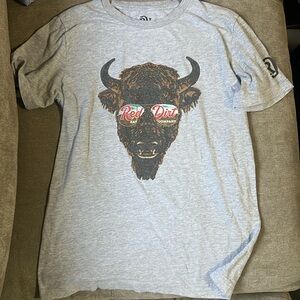 Red Dirt Hat Company T-shirt, Medium